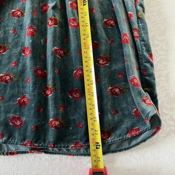 Loft Floral Velvet Shirred Halter Top Women's Medium Green Red Roses - Picture 6 of 10